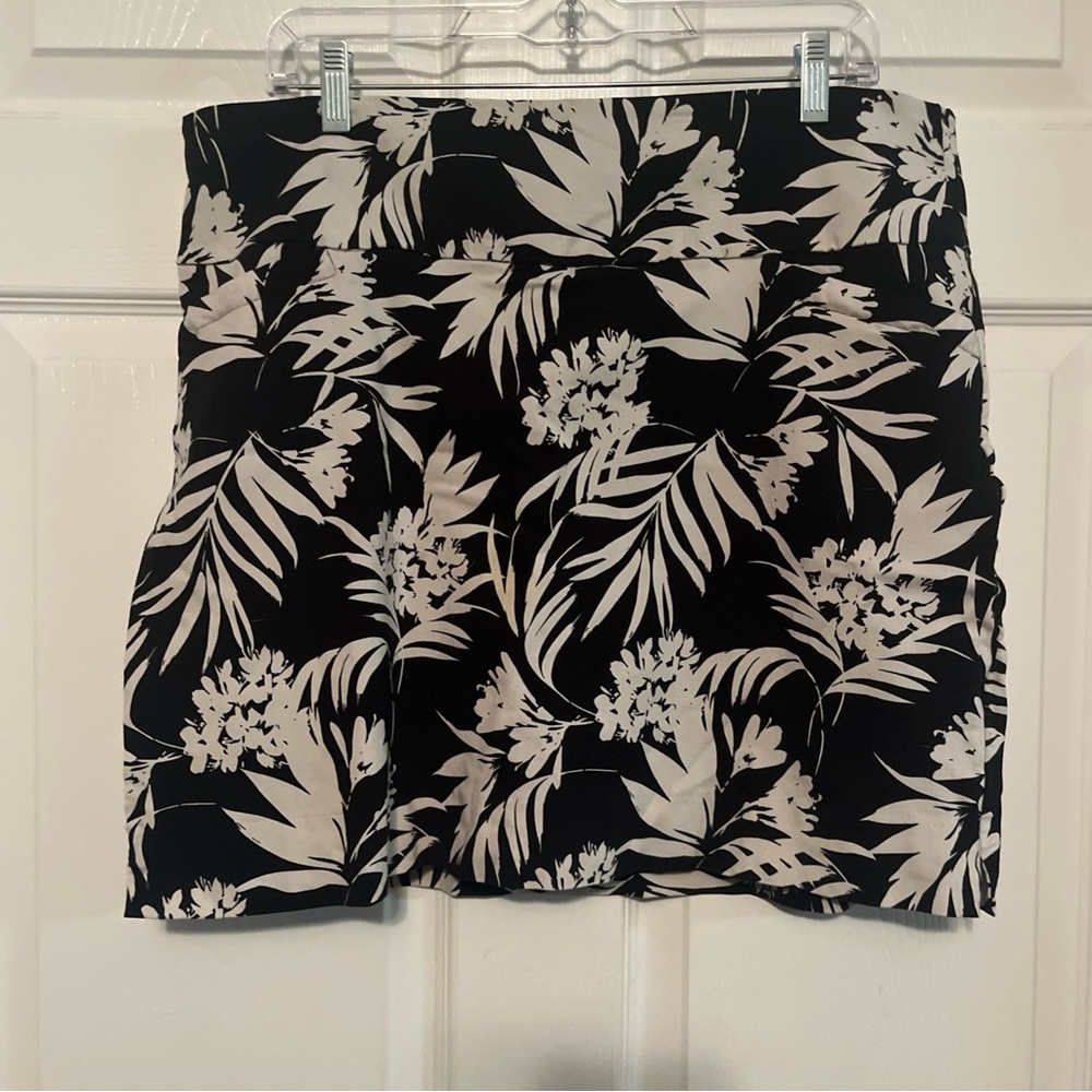 Black & White Tropical Print Mini Skirt - Women's Summer Skirt/skort